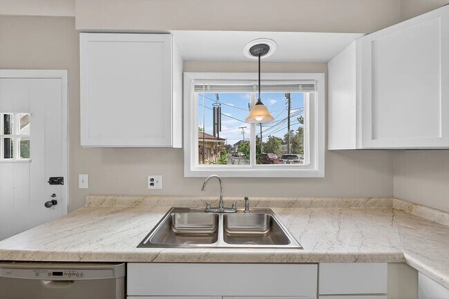 Building Photo - 23 W Burdick St