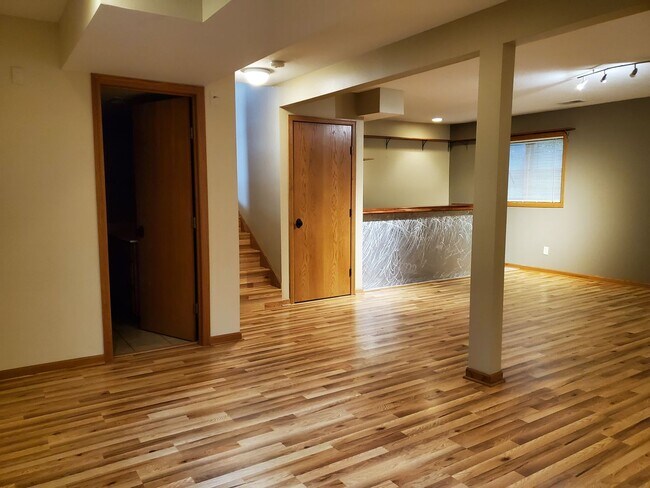Building Photo - Elliot Park Minneapolis, Stand Alone House, Updated and Eco-friendly