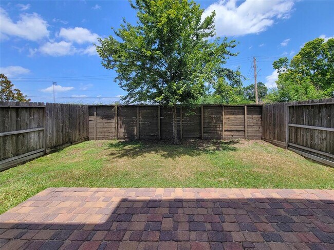 Building Photo - 1815 Crestdale Dr