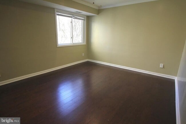 Building Photo - 3121 Sayre Dr