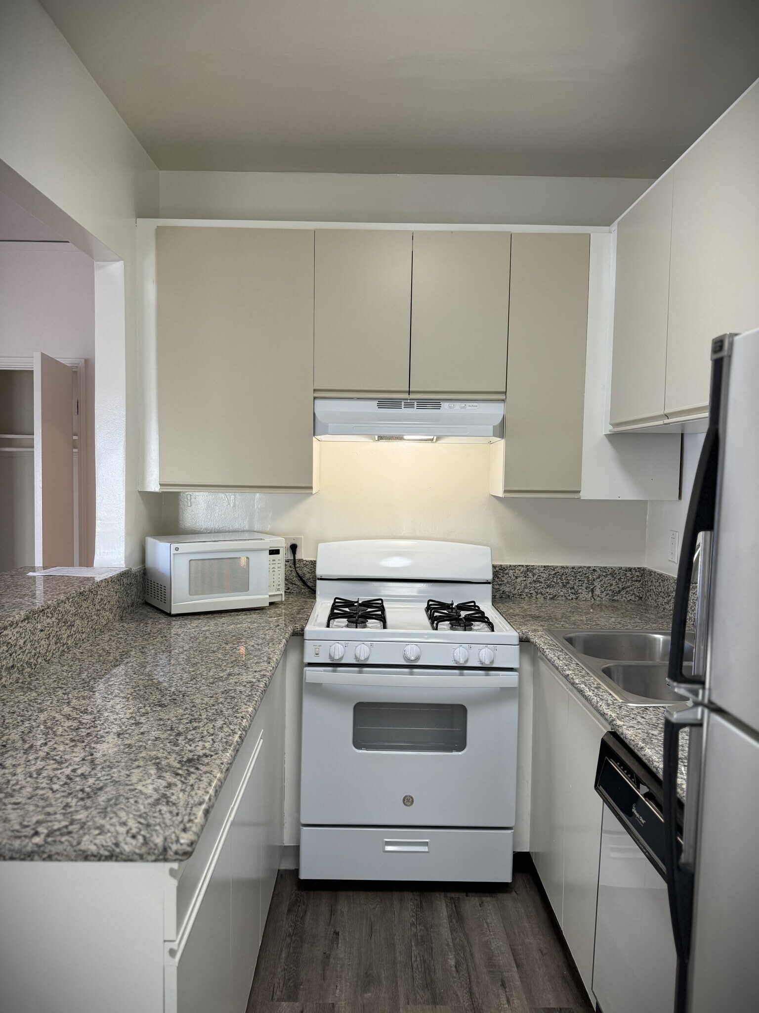 Building Photo - 114 N Clark Dr