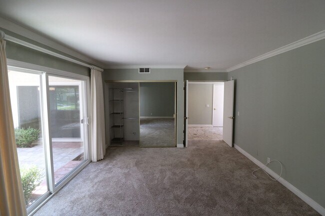 Building Photo - 1050 Pacifica Dr