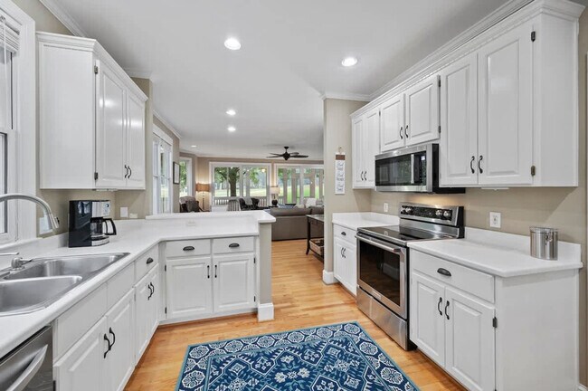 Building Photo - 110 Mayfair Ct