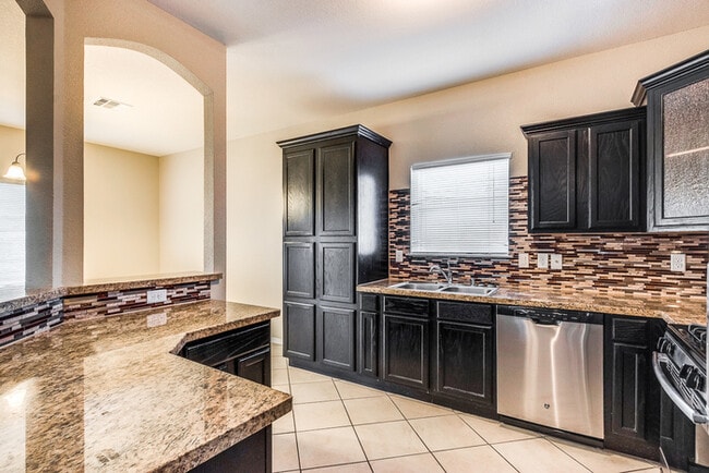 Building Photo - Gorgeous 4 Bedroom Home In Horizon with Refrigerated Air!