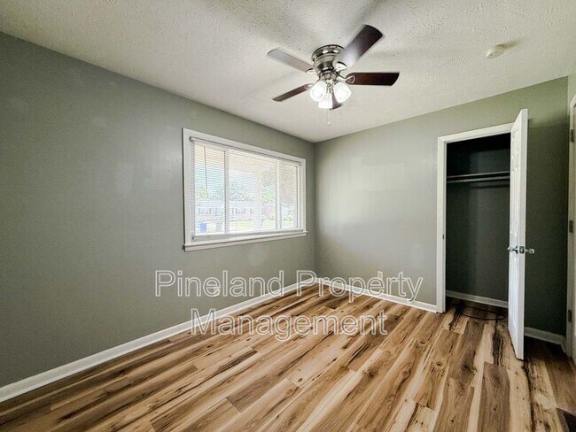 Building Photo - 6151 Wynnwood Dr
