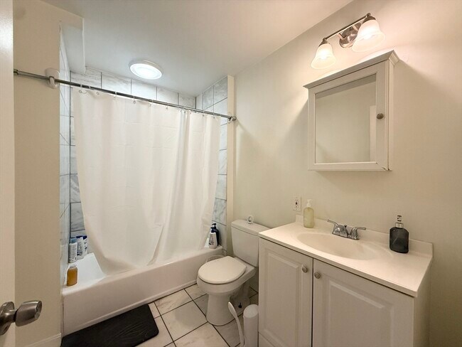 Building Photo - 660 Cambridge St