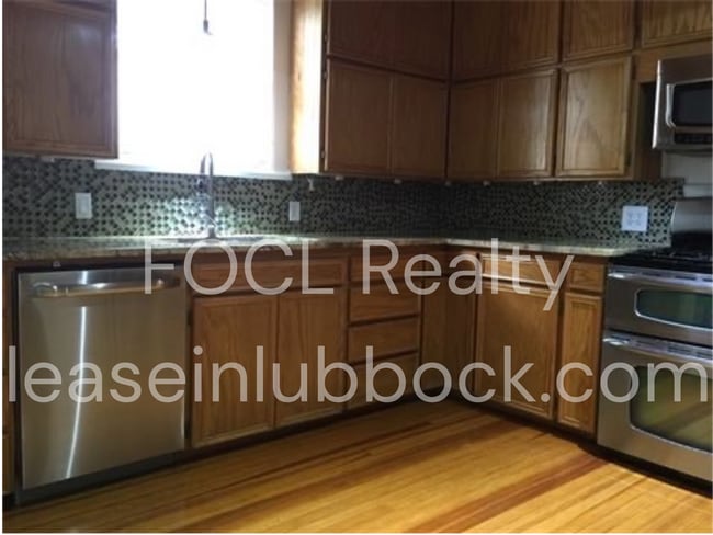 Building Photo - Large 3 bed 2 bath, Walking Distance to Tech