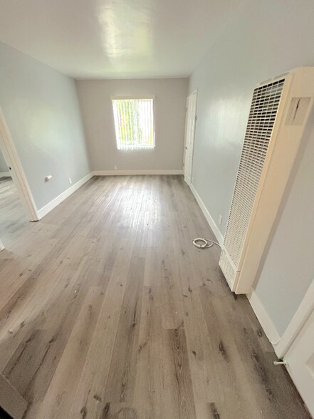 Building Photo - 2403 Louella Ave