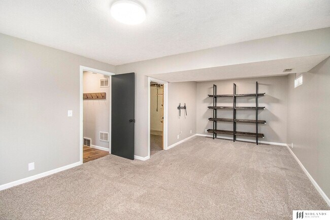 Building Photo - 3408 Sheridan Cir
