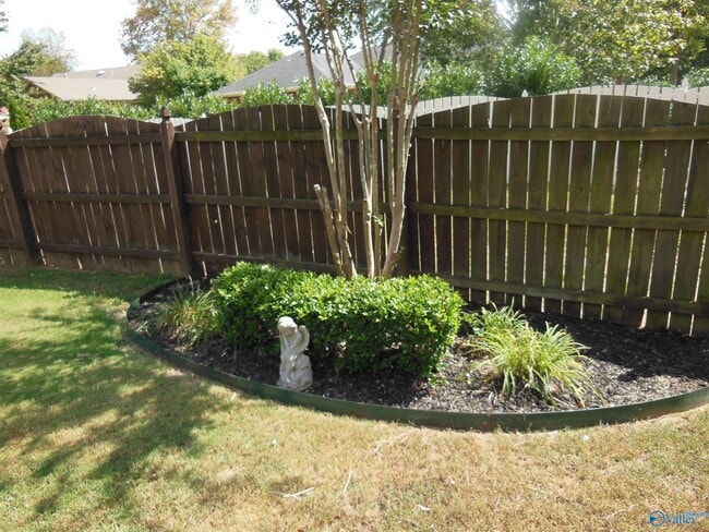 Building Photo - 2604 Little Cove Rd