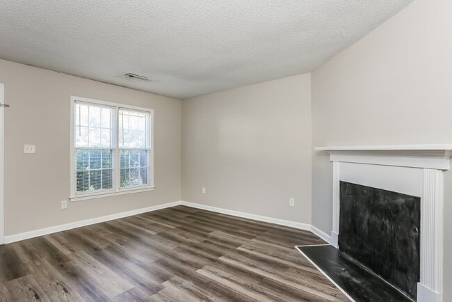 Building Photo - 1699 Winchester Way SE