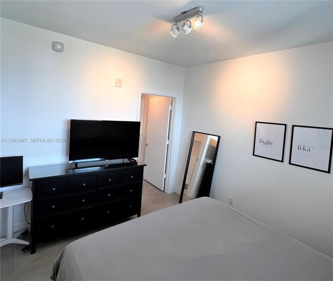 Building Photo - 2900 NE 7th Ave