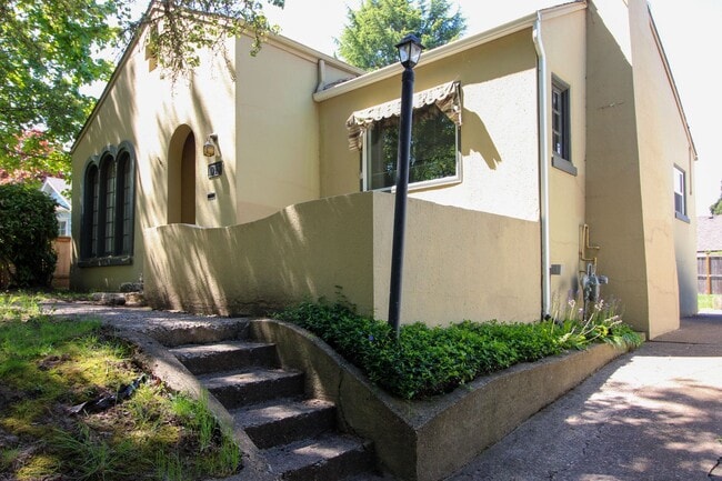 Building Photo - 1945 High St SE