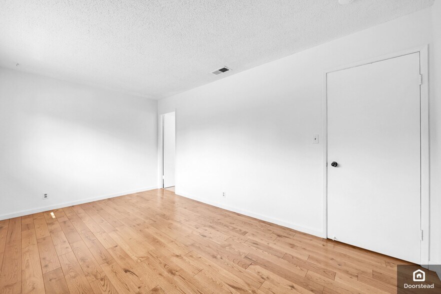 Building Photo - 3273 Cropley Ave