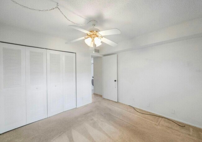 Building Photo - 11485 Oakhurst Rd
