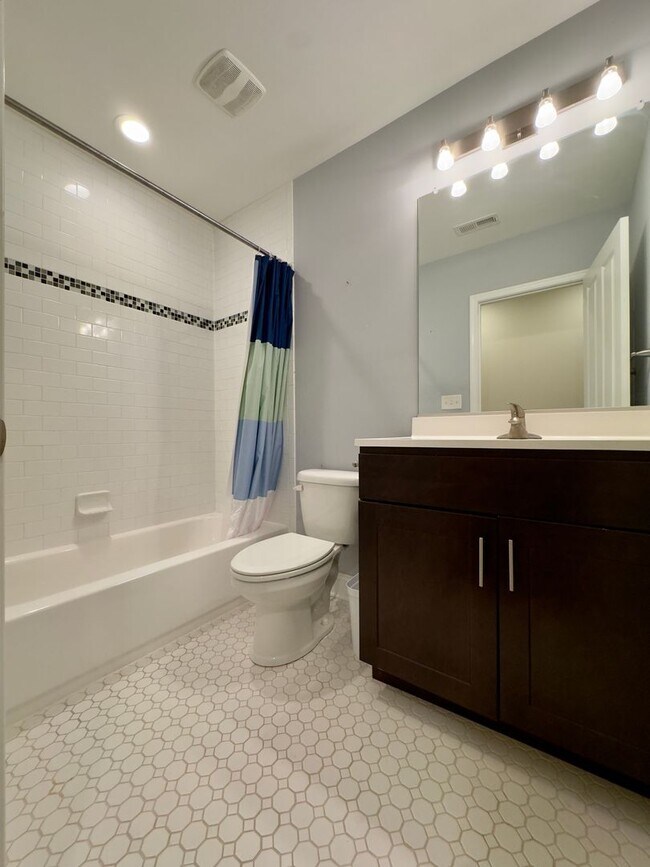 Building Photo - Charming 3 Bedroom/3 Bathroom Townhome in Middle East Neighborhood, Baltimore!