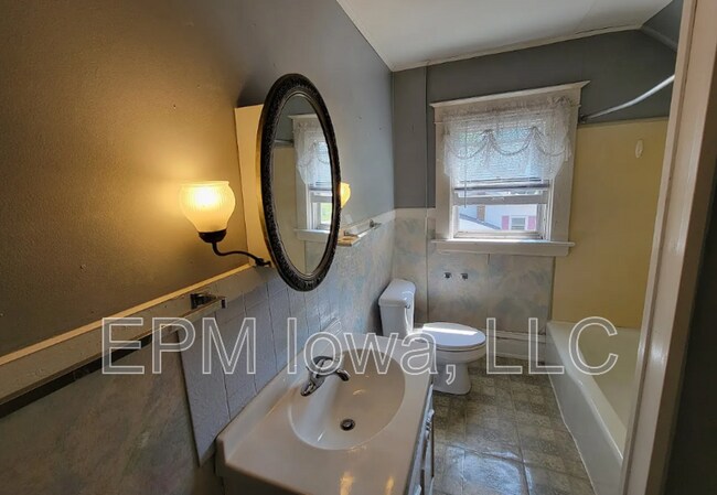 Building Photo - 511 S Frederick Ave