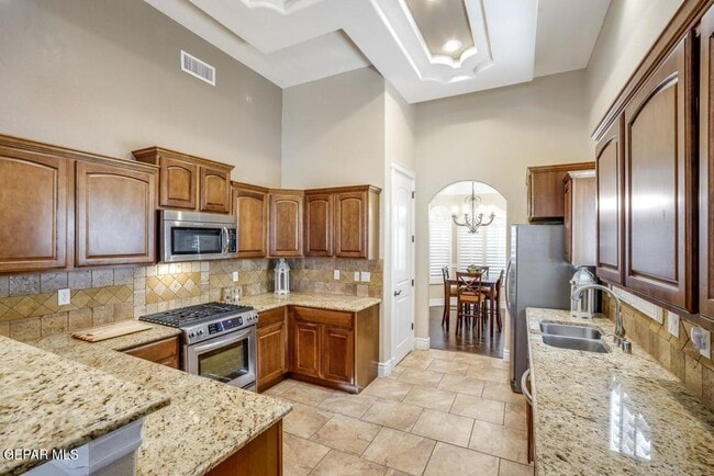 Building Photo - 7425 Gulf Creek Dr