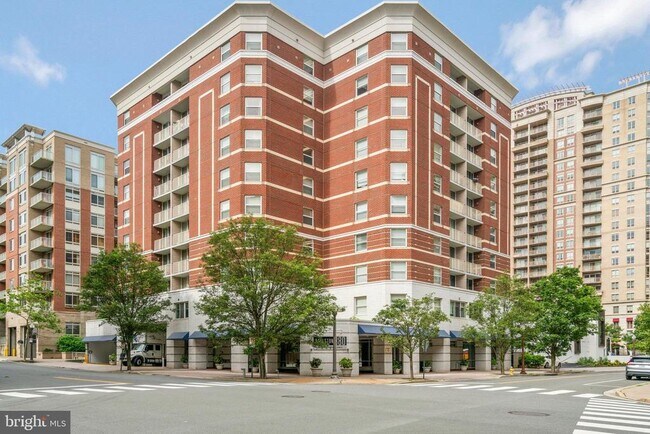 Building Photo - 880 N Pollard St