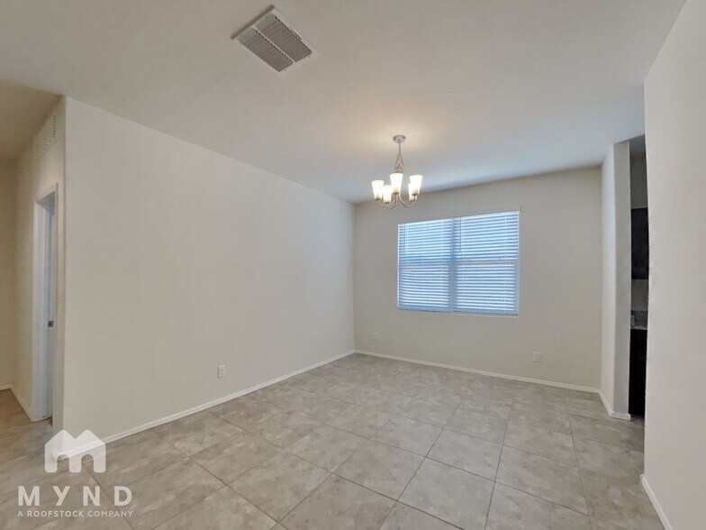 Building Photo - 10515 E Lupine Ln