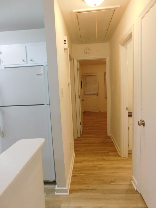 Building Photo - 1522 College Way