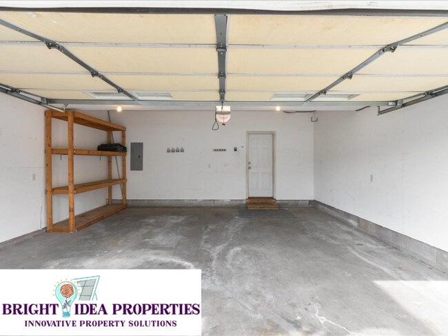 Building Photo - 5948 Oakgreen Ave N