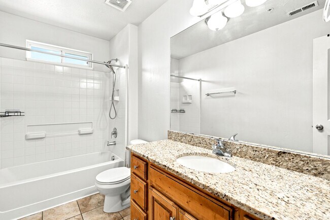 Building Photo - Beautiful Townhome in American Fork!