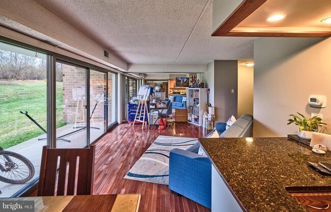 Building Photo - 61 Hermitage Dr