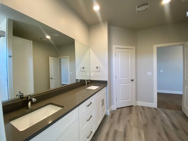 Building Photo - 3 BEDROOM SAND HOLLOW TOWNHOME FOR RENT!