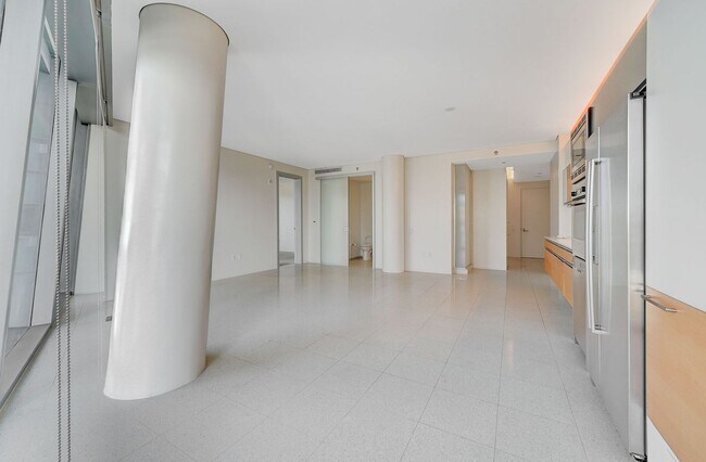 Building Photo - Veer Towers 1412E-Strip Views from this Corner 1Bd Residence