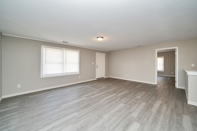 Building Photo - Move-In Ready 4BR with Renovated Interiors...
