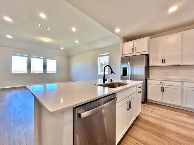 Building Photo - Spacious Modern 4/BR 3/BA Home with Stunning Features!