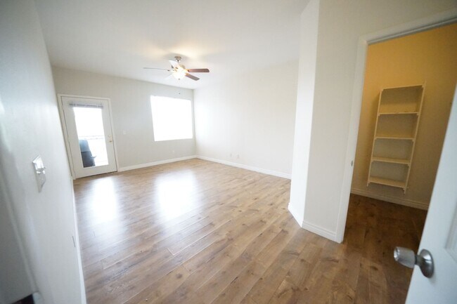 Building Photo - SHOWINGS START 4/1/2025