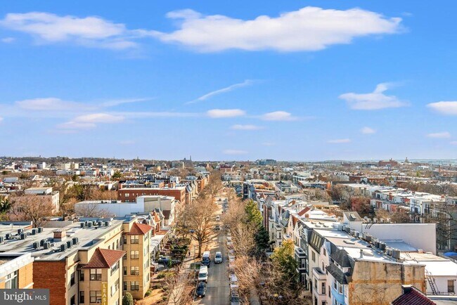 Building Photo - 1390 Kenyon St NW