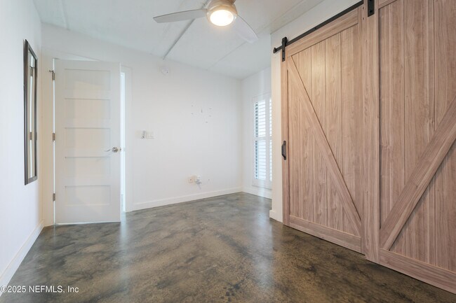 Building Photo - 275 1st St S