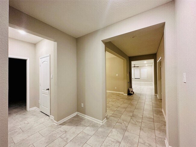 Building Photo - 22514 Williams Oak Ln