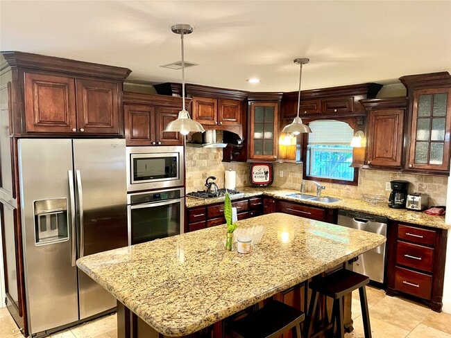 Building Photo - 2109 N Red Cedar Cir