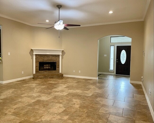 Building Photo - 3223 Hemingway Dr