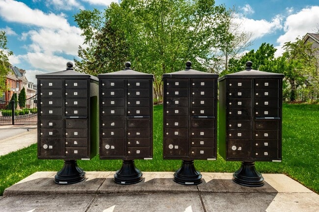 Building Photo - 342 Manor Row