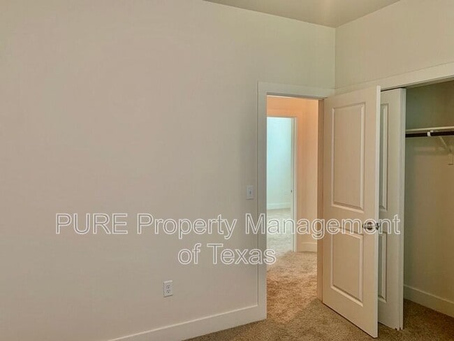 Building Photo - 2225 Katy Ln