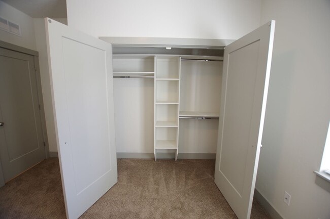 Building Photo - Sunbeam Townhomes | Modern Townhome Living in the Heart of Kuna