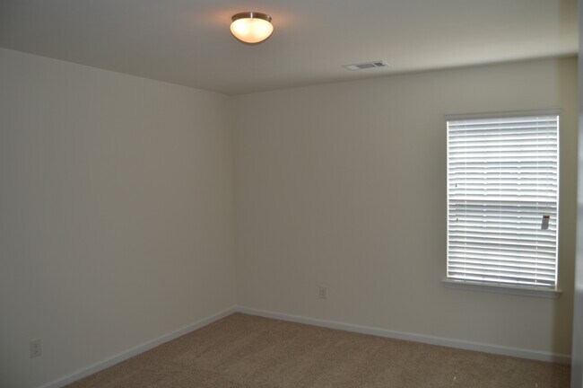 Building Photo - 117 Quail Springs Rd