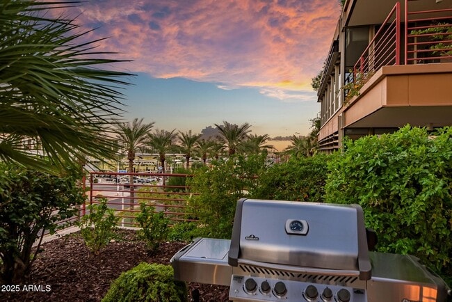 Building Photo - 7167 E Rancho Vista Dr