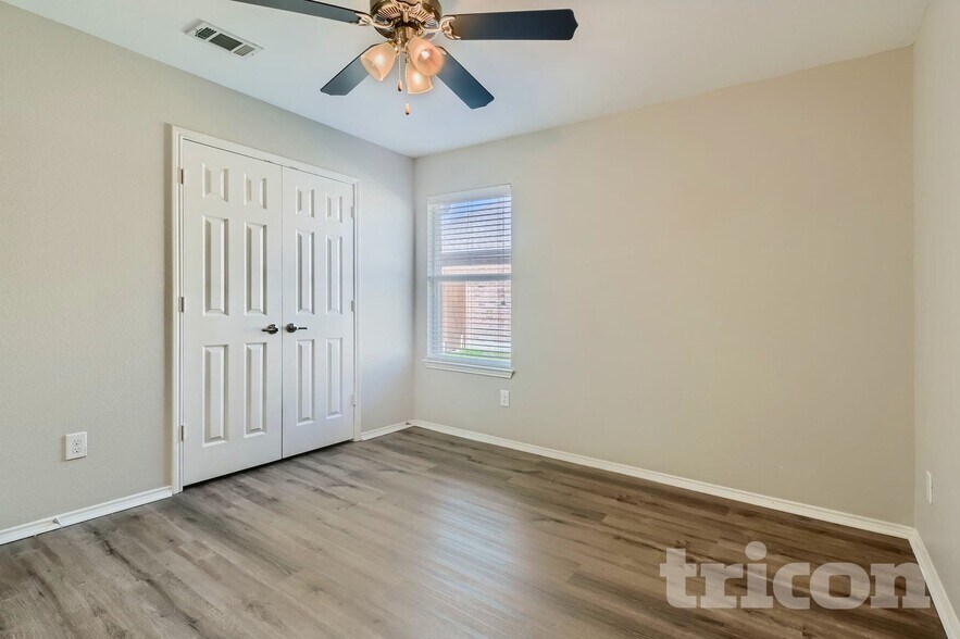 Building Photo - 10317 Fossil Valley Dr