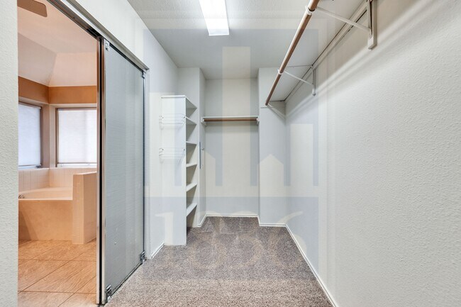Building Photo - 2104 Grove Dr