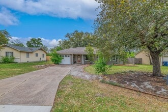 Building Photo - AVAILABLE NOW--- 3 Bed, 1.5 Bath in Eastgate
