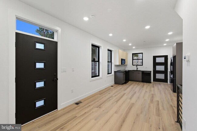 Building Photo - 2713 W Montgomery Ave