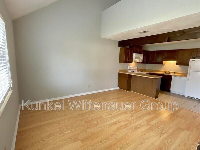 Building Photo - 435-7 Ponderosa Ave