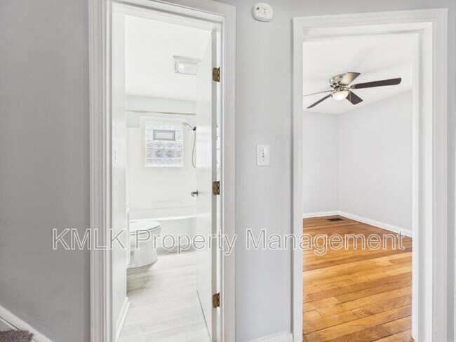 Building Photo - 1078 Lindsay Ave