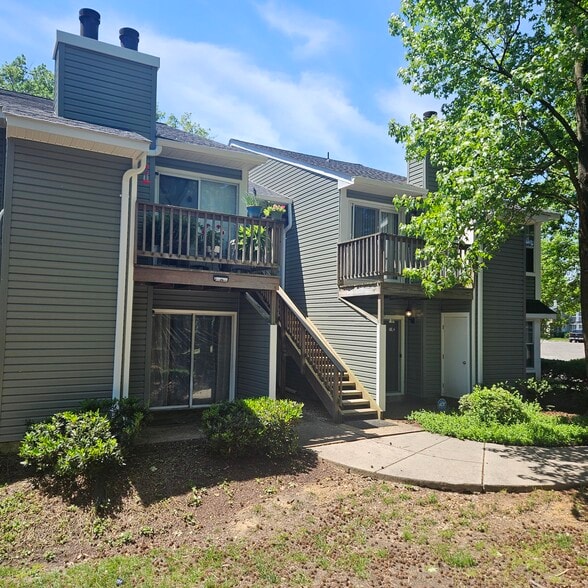 Building Photo - 8637 Beekman Pl